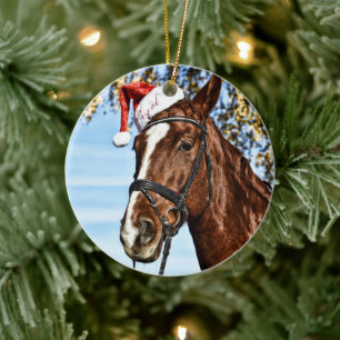 Kerstpaard met pet keramisch ornament