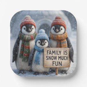Kerstpinguïn familie met leuk teken papieren bordje