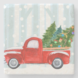 Kerstroodbedekking vrachtwagen op een sneeuwweg stenen onderzetter