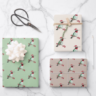 Kerstroofvogel met kerstmantel inpakpapier vel