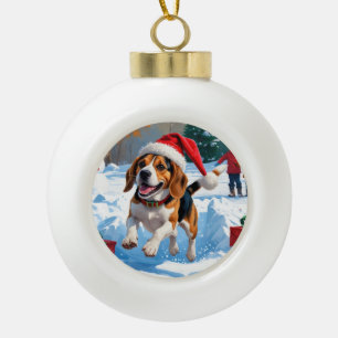 Kerstscene met Beagle in sneeuw Keramische Bal Ornament