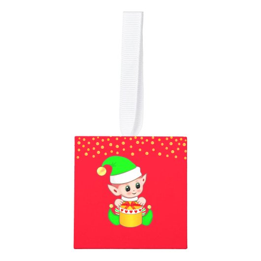 Kerstschatje op rood en goud kubus ornament (Voorkant)