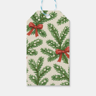 Kerststijl dennenboomtak en rode lint cadeaulabel