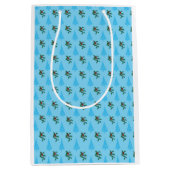 Kersttas met Holly en Blauwe Bomen Medium Cadeauzakje (Voorkant)