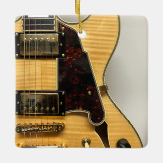 Kerstversiering met een elektrische gitaar keramisch ornament