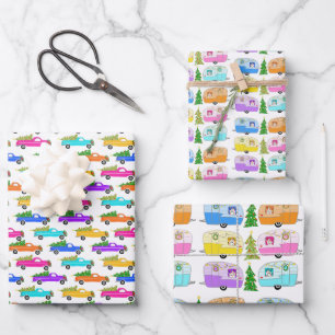 Kerstwagens met kerstbomen met tramaanhangwagens inpakpapier vel