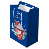 Kerstwarme chocolade op blauw medium cadeauzakje (Voorkant Gekanteld)
