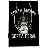 Kerstwasbeer Sorta Merry Sorta Feral Xmas Medium Cadeauzakje (Voorkant)