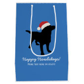 Kerstzwart lab met Pet voor kerstmis Medium Cadeauzakje (Achterkant)