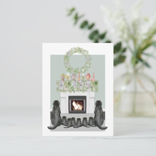 Kerstzwarte labrador Family Fireplace Scene Feestdagenkaart (Staand voorkant)