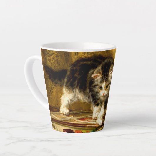 Keuken met verf en penselen latte mok (Linkerhoek)