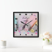 Keukengerei met verkleurde pennen vierkante klok (Huis)