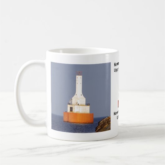Keweenaw Waterway Upper Entrée Light 2023 mug (Gauche)