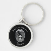 Keys Belong Custom Name Loves Raven Bird Skull Sleutelhanger (Voorkant)