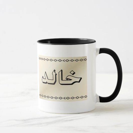 Khalid dans la tasse chique beige arabe (Droite)