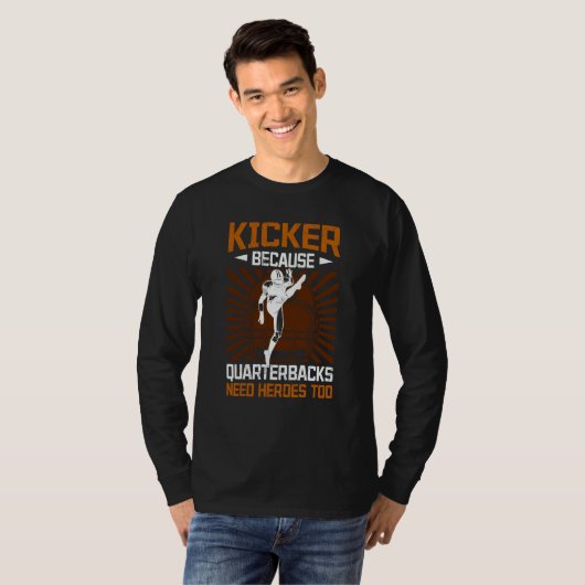 Kicker Because Quaterbacks Need Heroes Too America T-shirt (Voorkant volledig)