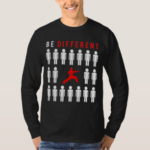 Kickin Chuckles: Karate - Wees anders dan andere T-shirt