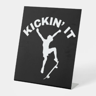 Kickin' It  Reclamebord Met Voetstuk