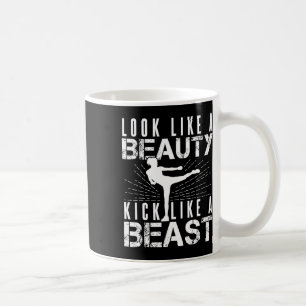 Kijk als een mooie meid als Beast Kickboxer Athlet Koffiemok