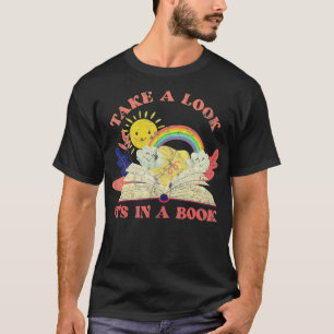 Kijk eens naar een boek regenboogwolken t-shirt