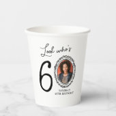 Kijk eens wie 60 is! Foto 60e verjaardag Papieren Bekers (Voorkant)