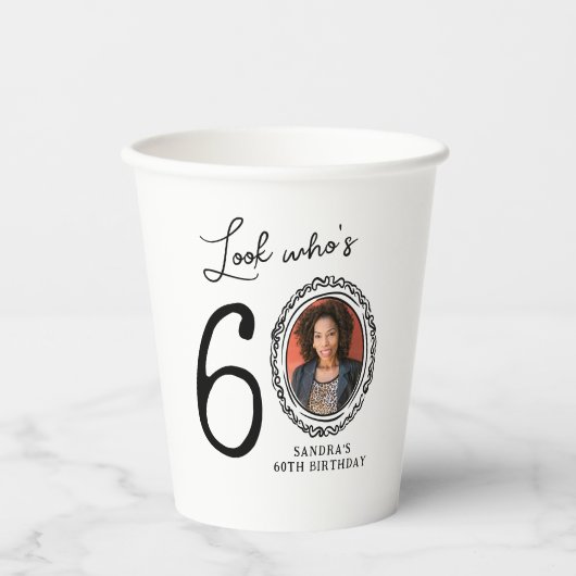 Kijk eens wie 60 is! Foto 60e verjaardag Papieren Bekers (Voorkant)