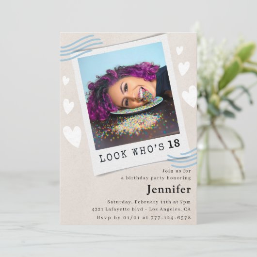 Kijk eens wie er 18e verjaardag uitnodigingen krij (Staand voorkant)