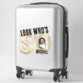 Kijk eens wie er 50 is - Foto Sticker (Koffer)