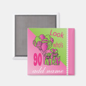 Kijk eens wie er 90 is | 90ste verjaardag - roze magneet (Voorkant / Achterkant)