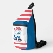 Kijk naar mij kat in het Pet Sling Bag (Rechterhoek)