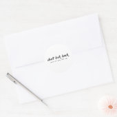Kijk niet terug dat je niet zo gaat. ronde sticker (Envelop)