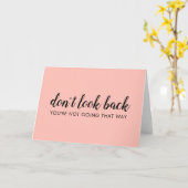 Kijk niet terug | Modern Uplifting Peachy Pink Kaart (Gele Bloem)