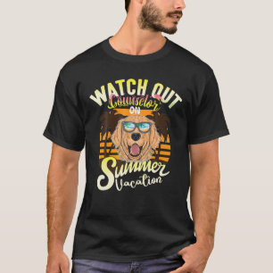 Kijk uit naar de adviseur op de zomervakantie t-shirt
