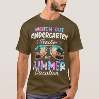 Kijk uit naar de kinderarts op de zomervakantie t-shirt
