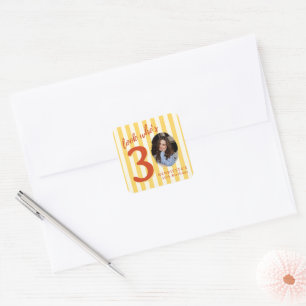 Kijk wie 30 is Foto Verjaardag Gele Streep Ontwerp Vierkante Sticker