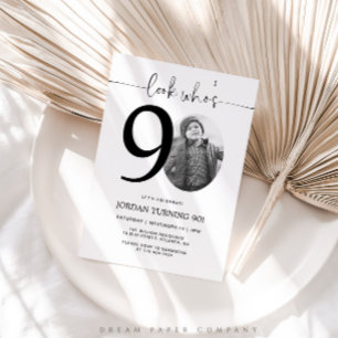 Kijk wie 90 is Foto 90e verjaardagsuitnodiging Kaart
