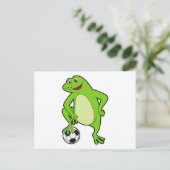 Kikker als voetballspeler met voetbal briefkaart (Staand voorkant)