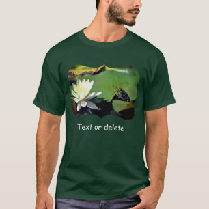 Kikker bewondert waterlelie natuur donker geperson t-shirt