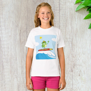Kikker die op een golvende T-shirt surft
