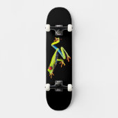 Kikker met rode, verven bomen skateboard (Voorkant)