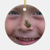 Kikker op neus keramisch ornament (Voorkant)
