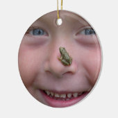 Kikker op neus keramisch ornament (Links)