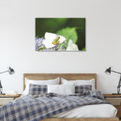 Kikkikker op een hydrangea, Hyogo Canvas Afdruk (Insitu (Slaapkamer))