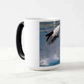 Killer walvis springt uit het water magische mok (Voorkant links)