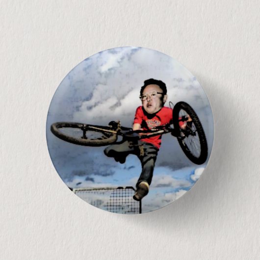 Kim Jong-ils BMX -Pin Ronde Button 3,2 Cm (Voorkant)