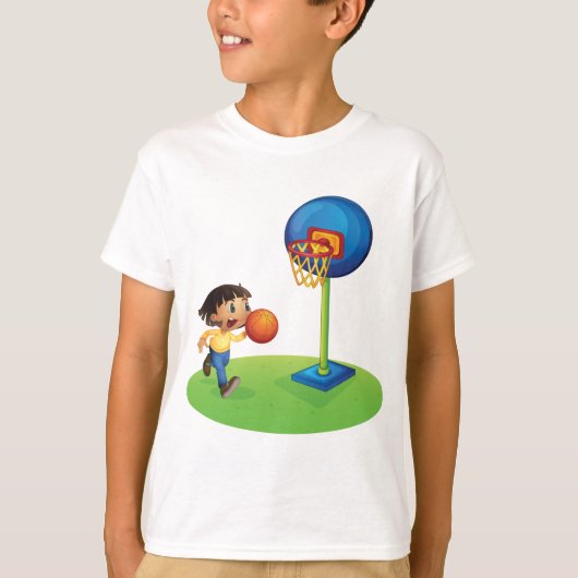 Kind Basketbal spelen met Hoop Fun Sports T-shirt (Voorkant)