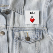 Kind bij hart vierkante button 5,1 cm (In situ)
