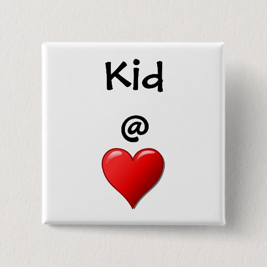 Kind bij hart vierkante button 5,1 cm (Voorkant)