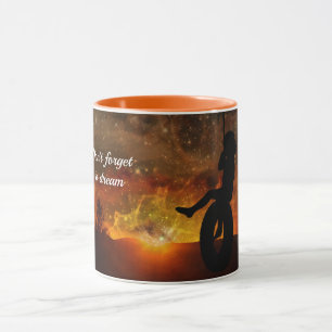 Kind in Mok met bandenkoffie