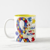 Kind met het Lint van de Voorlichting van het Tweekleurige Koffiemok (Links)